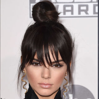 Raccogli i capelli in uno chignon diverso dal solito guarda questi 27 chignon da celeb