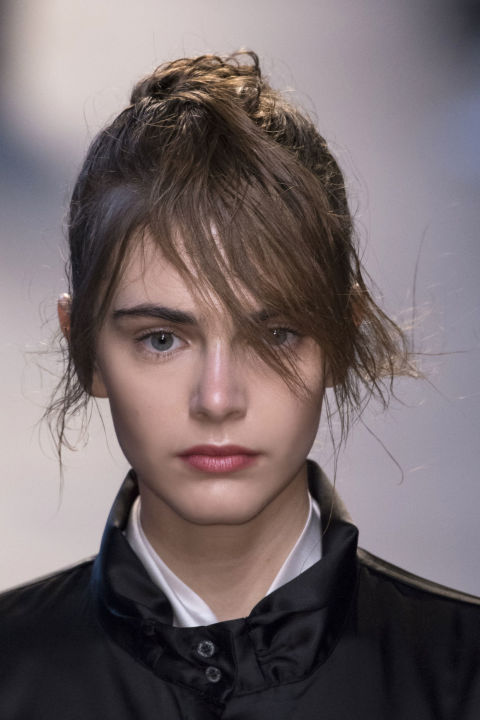 12 acconciature per nascondere la fronte alta