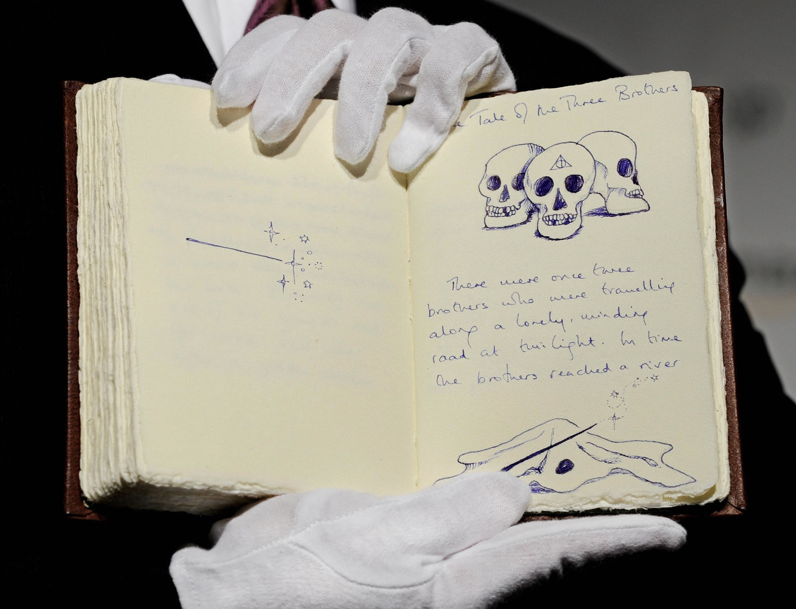 Esiste un libro scritto a mano da JK Rowling che nessuno conosce | Life