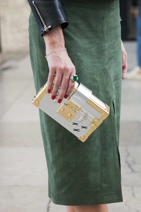 Diventa un'esperta in abbinamenti di gioielli e orologi: quest'estate sono la combinazione perfetta. Tanti, differenti tra loro, in oro giallo, oro rosa, argento e nero.